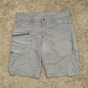 Arc'teryx Rampart Shorts Men’s Size 36 Green Nylon Stretch Hiking Outdoor